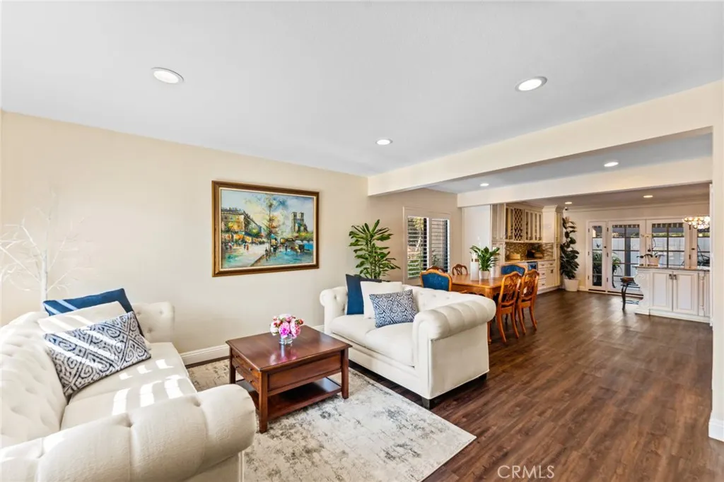 676 redwood Lane