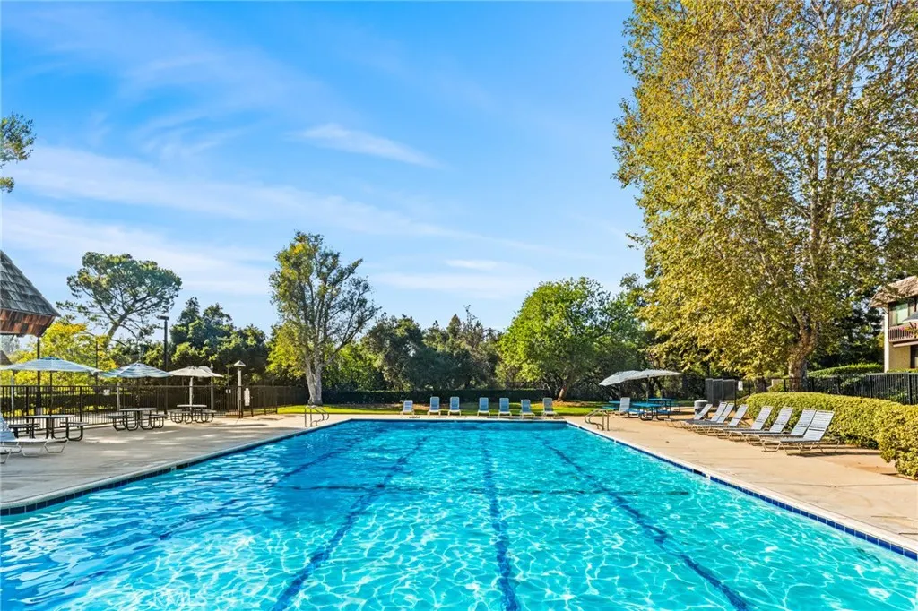 676 redwood Lane