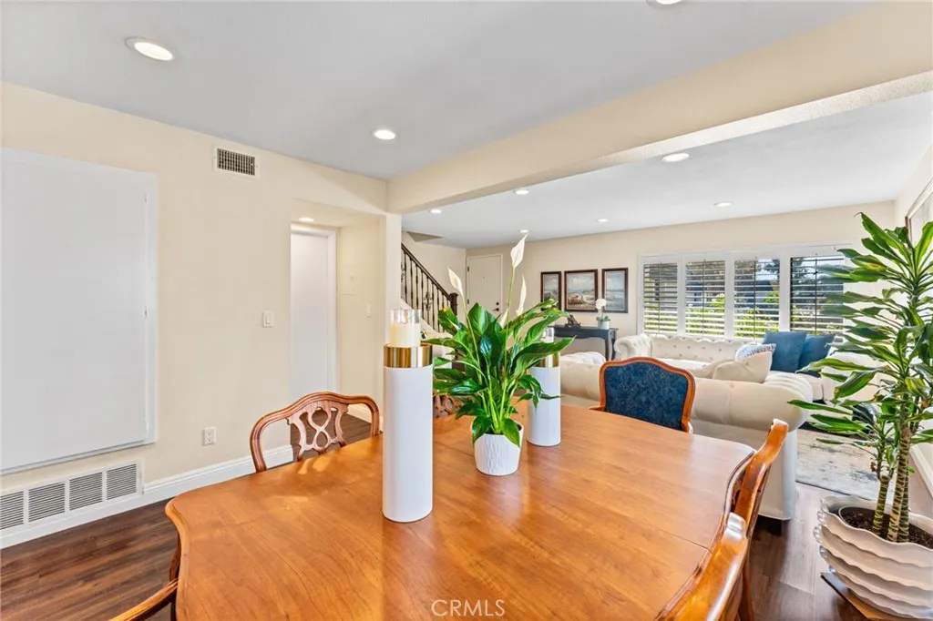 676 redwood Lane