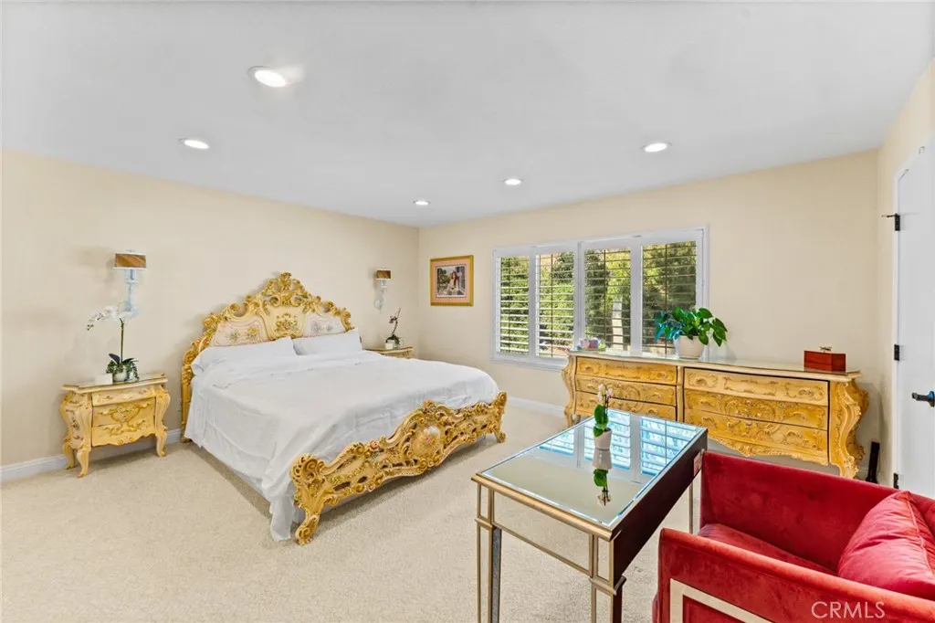 676 redwood Lane