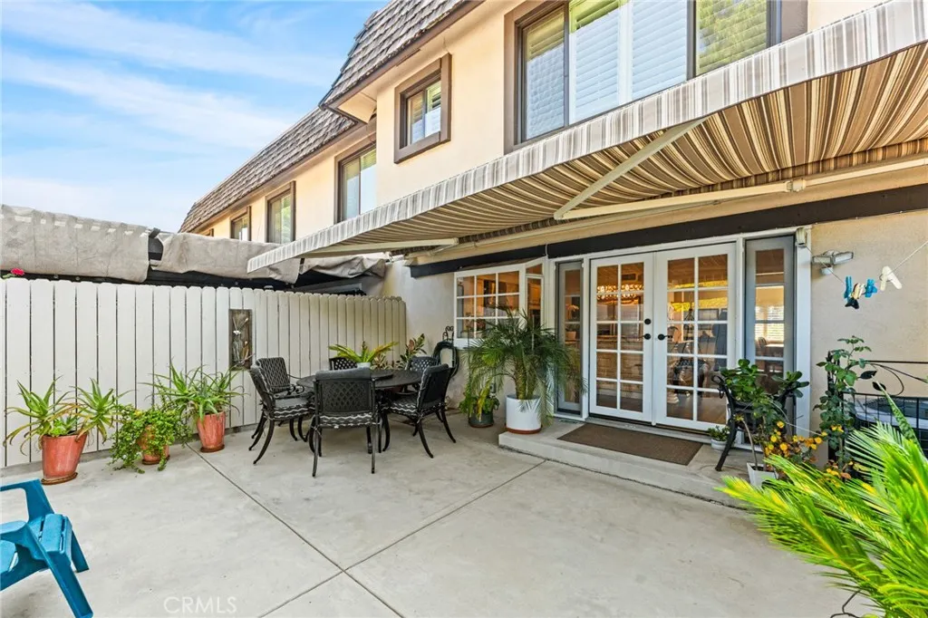 676 redwood Lane