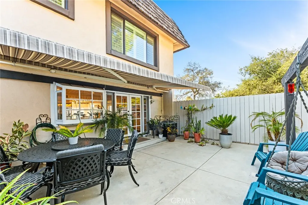 676 redwood Lane