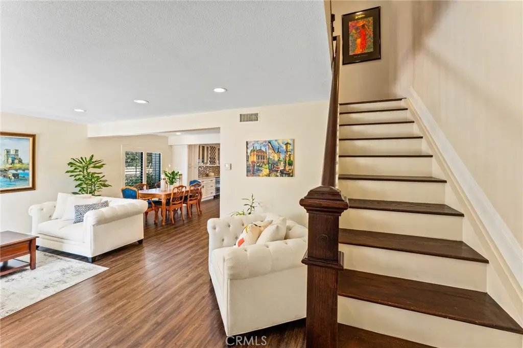 676 redwood Lane