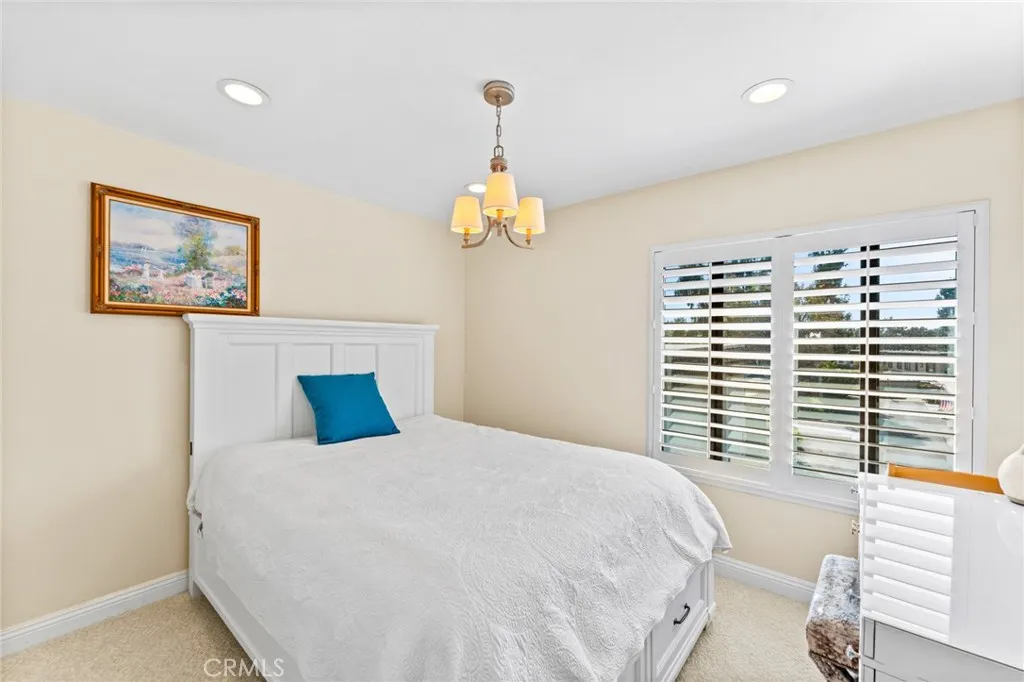 676 redwood Lane