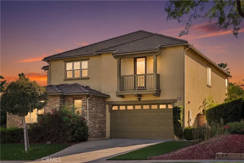 858 E Manresa