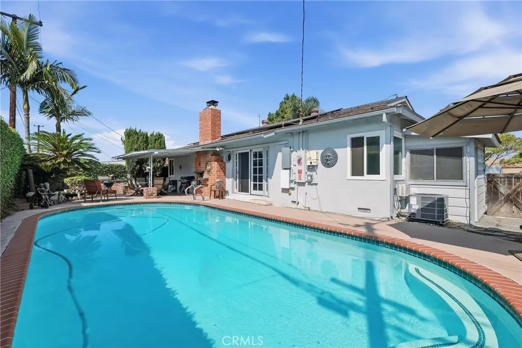 1406 W Baker