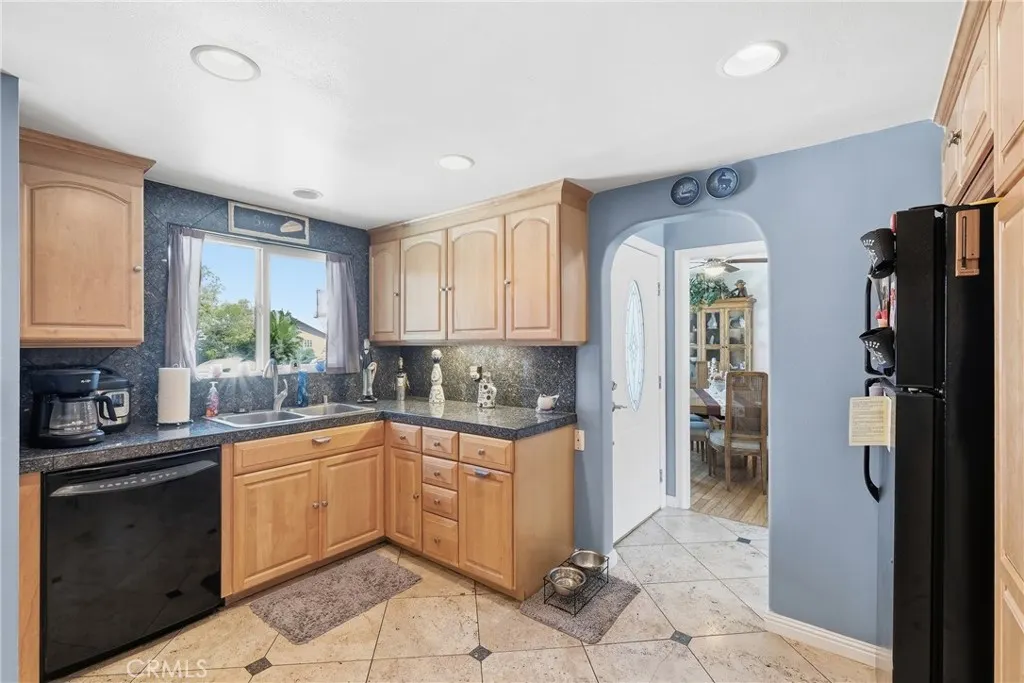 1406 W Baker
