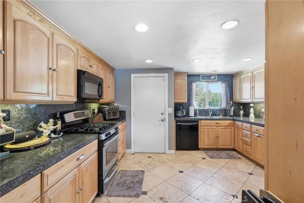 1406 W Baker