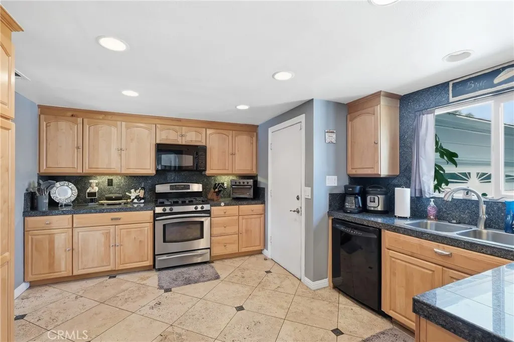 1406 W Baker