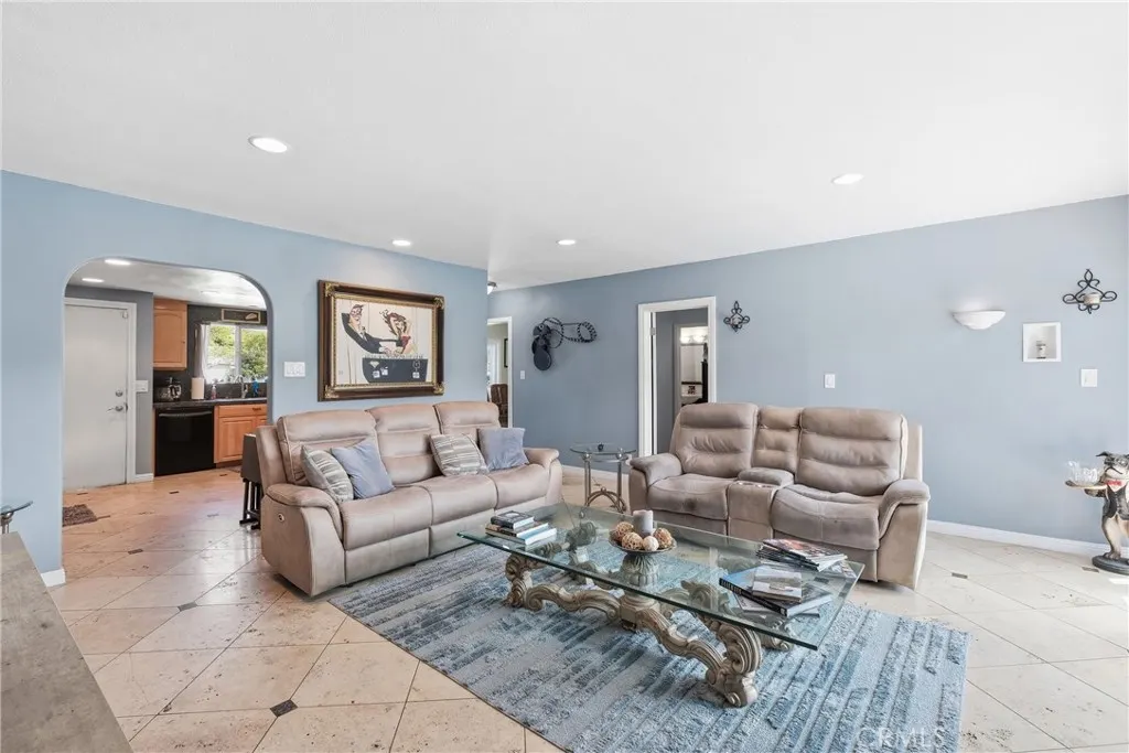1406 W Baker