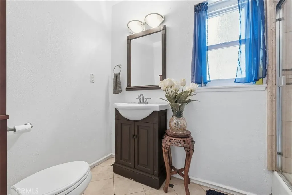 1406 W Baker