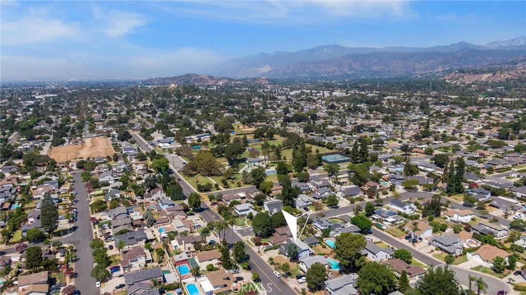 537 E Juanita