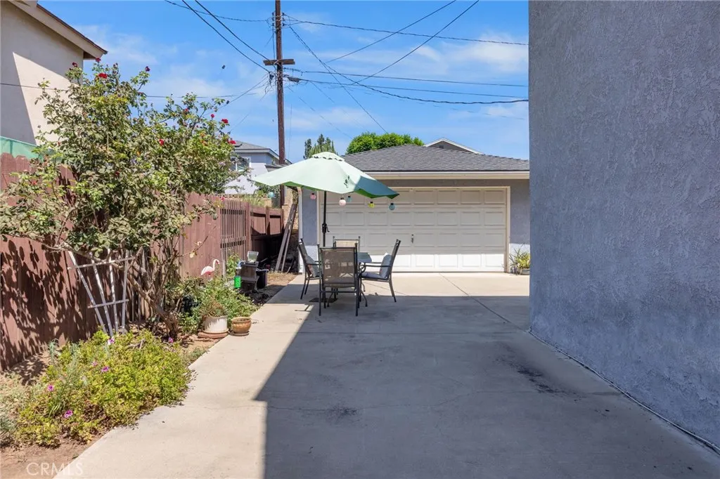 537 E Juanita