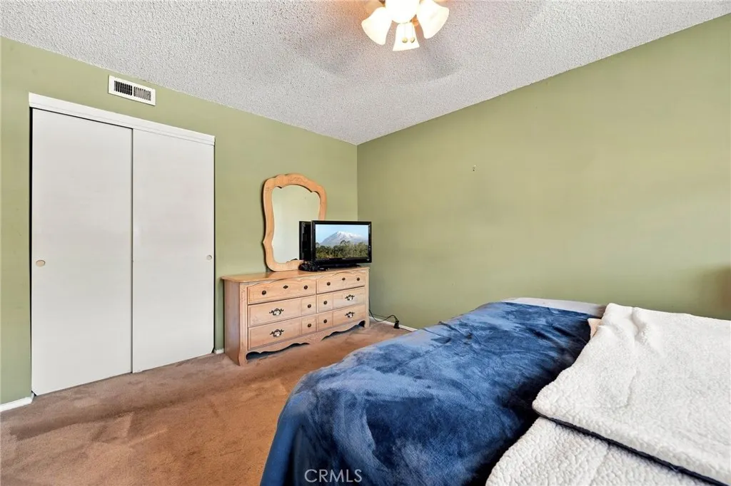 537 E Juanita