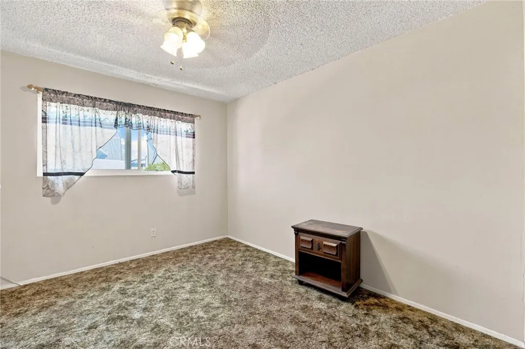 537 E Juanita