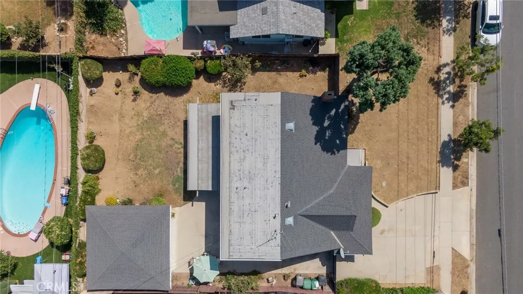537 E Juanita
