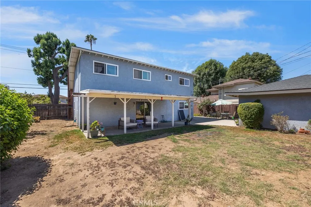 537 E Juanita