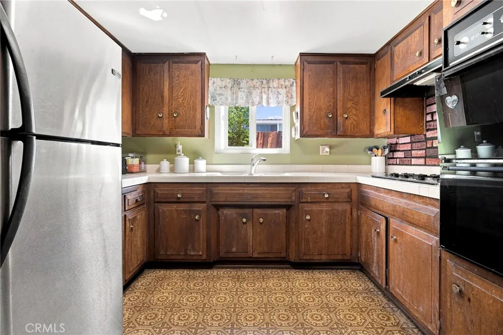 537 E Juanita