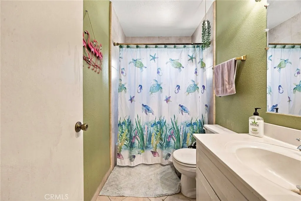 537 E Juanita