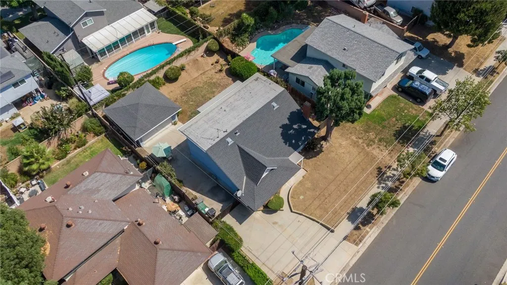 537 E Juanita