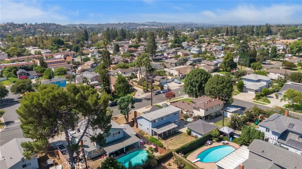 537 E Juanita
