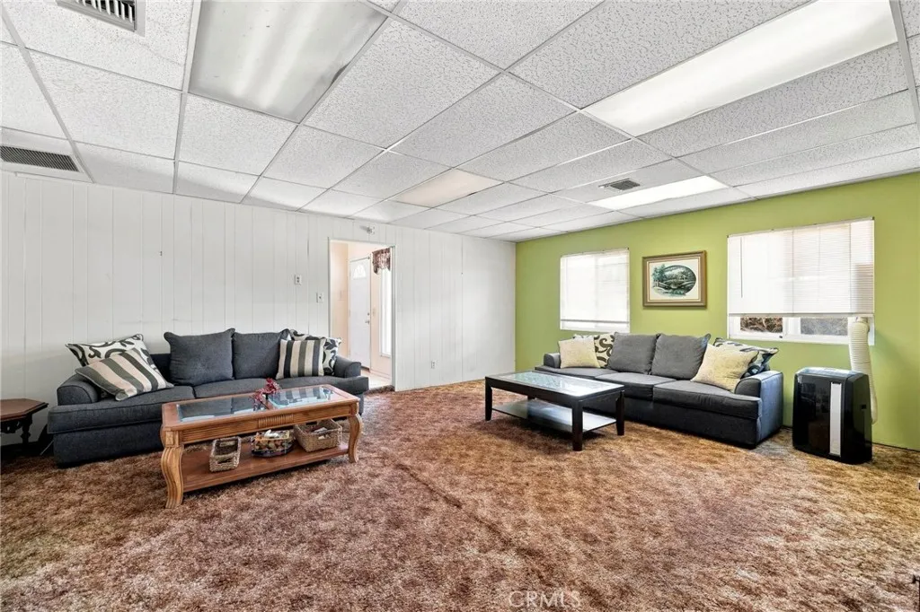537 E Juanita