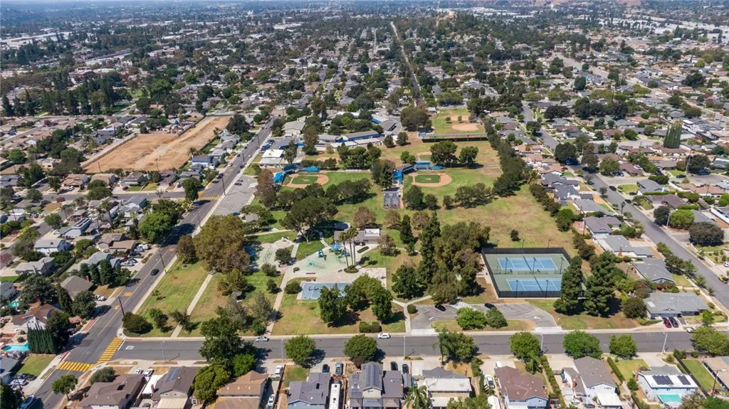 537 E Juanita