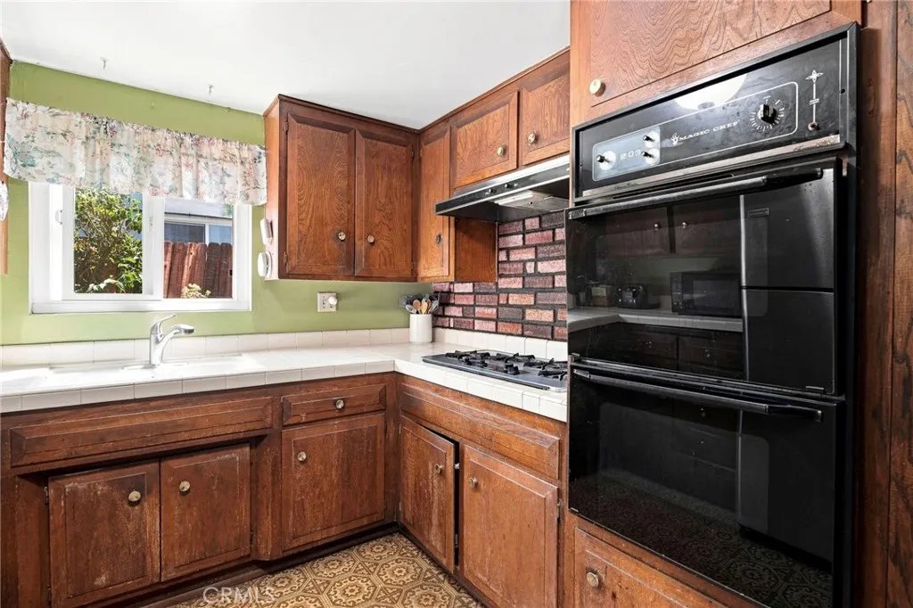 537 E Juanita