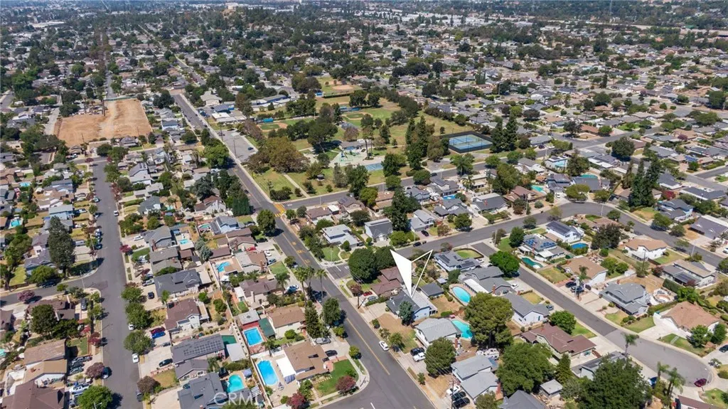 537 E Juanita