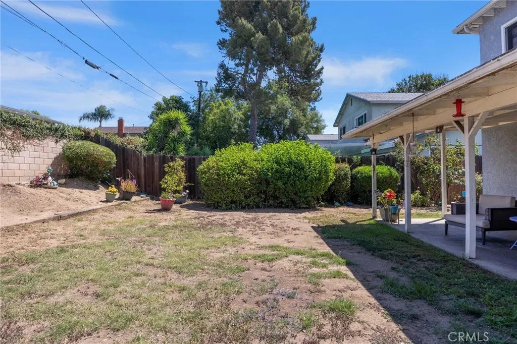 537 E Juanita