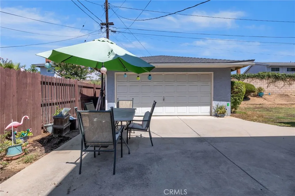 537 E Juanita