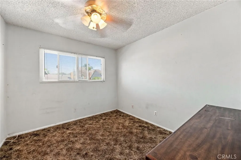 537 E Juanita