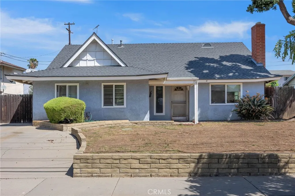537 E Juanita