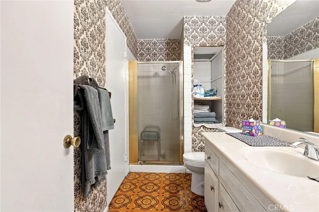 537 E Juanita