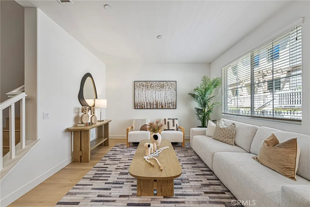 318 N Calvados