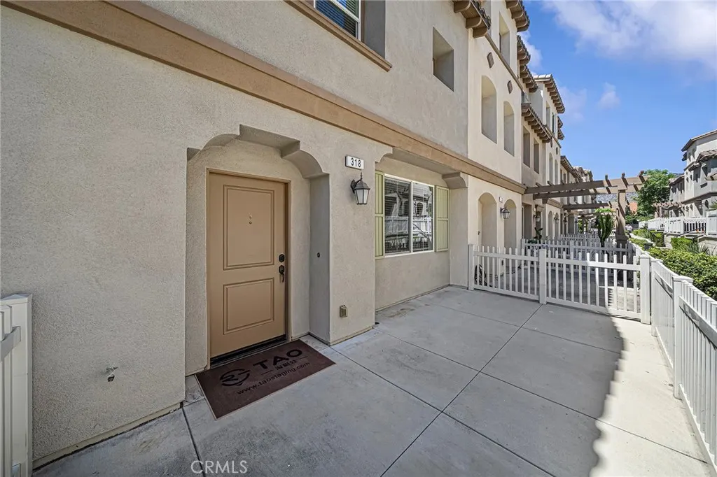 318 N Calvados