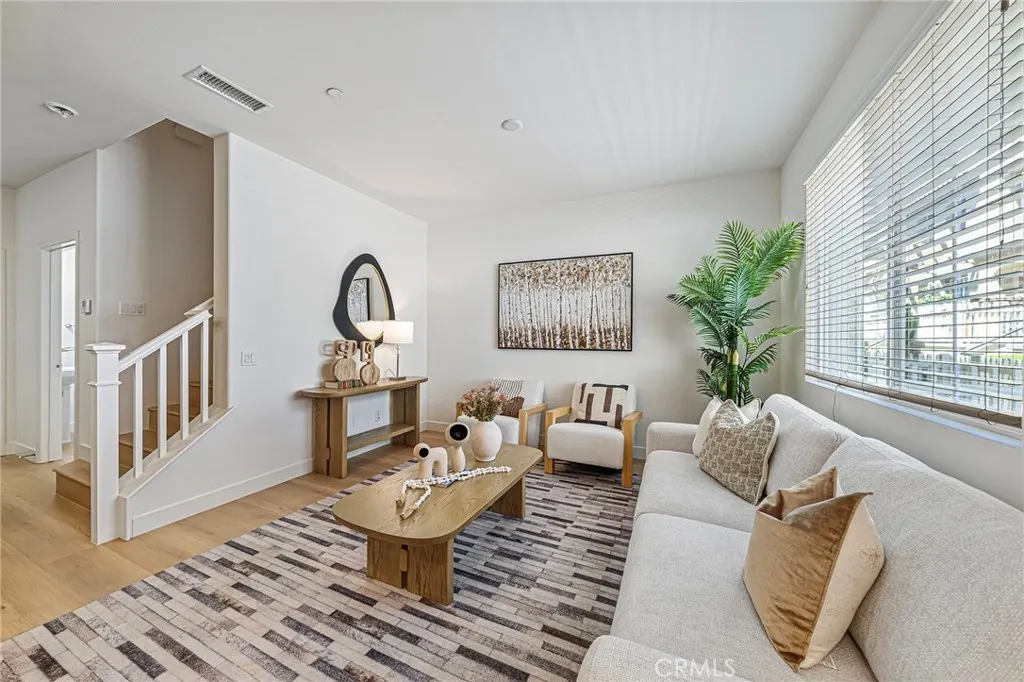 318 N Calvados
