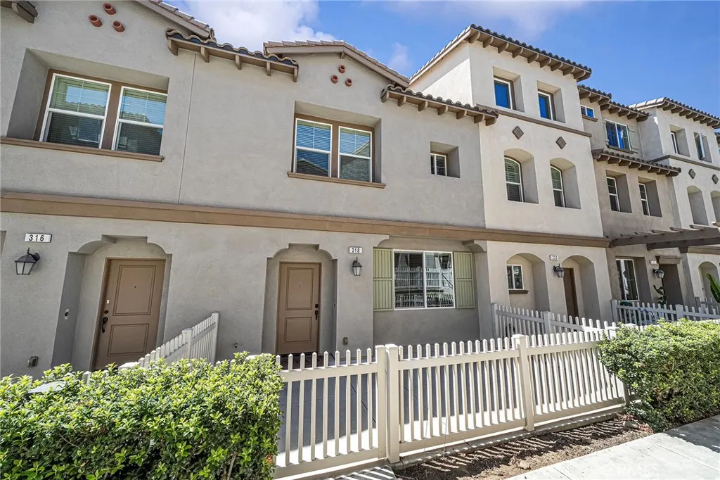 318 N Calvados