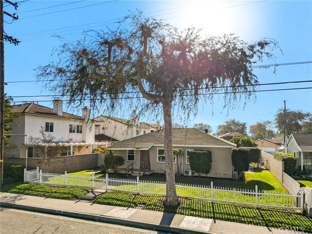 2100 W Valencia Drive