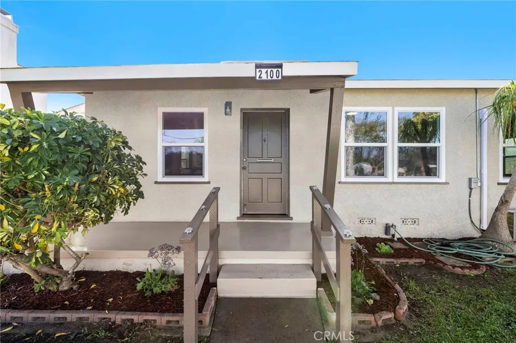 2100 W Valencia Drive