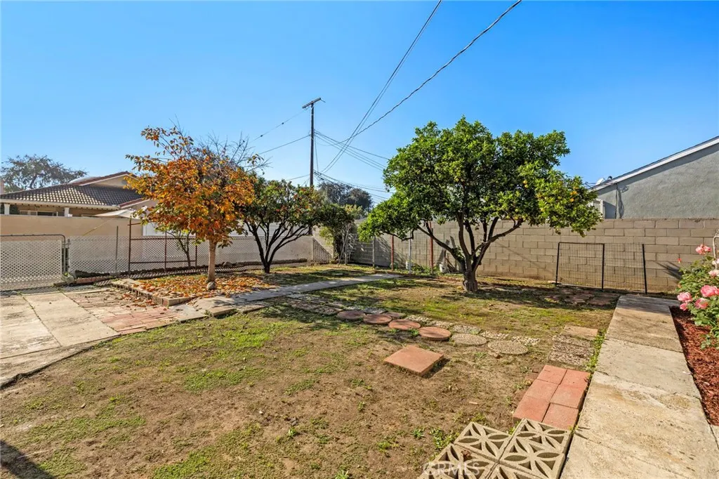 2100 W Valencia Drive