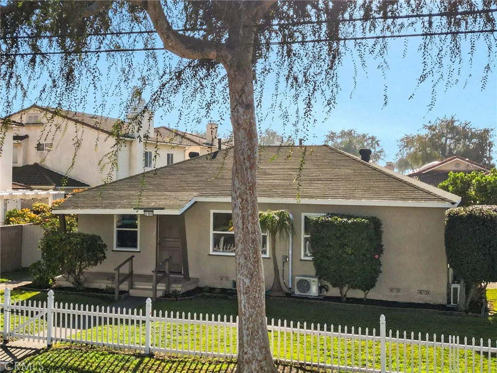 2100 W Valencia Drive