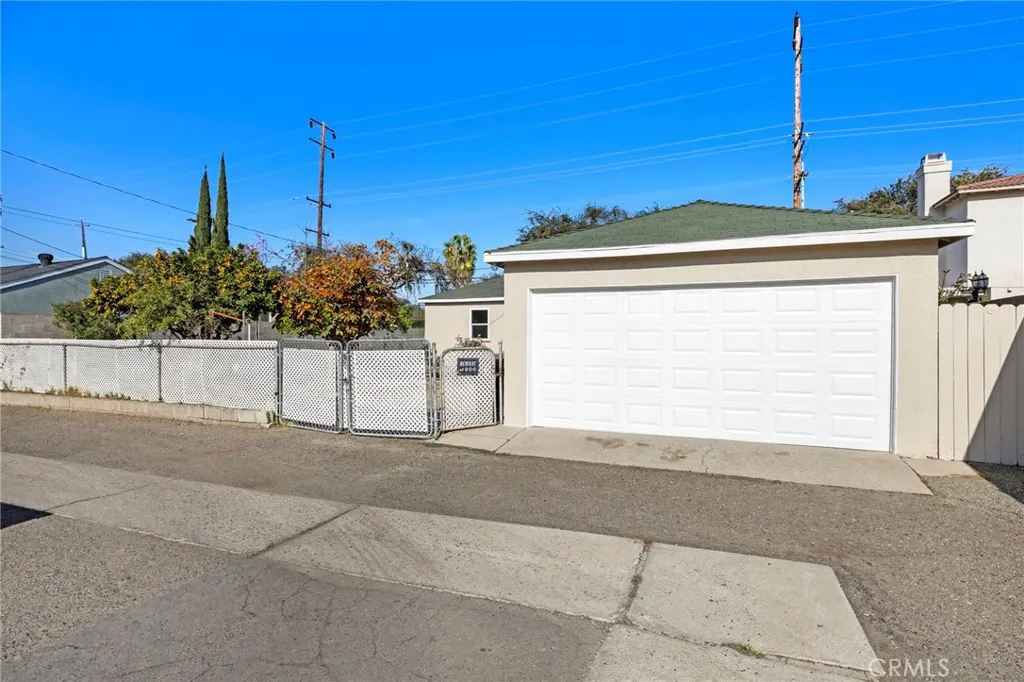 2100 W Valencia Drive