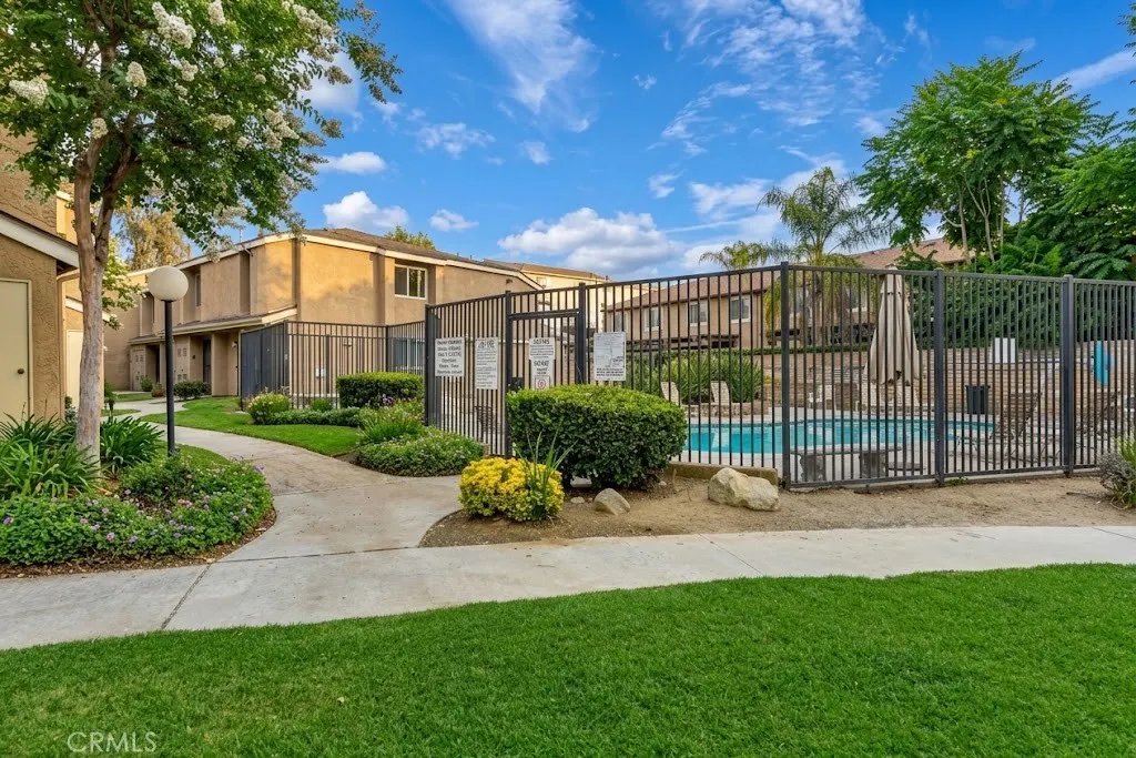941 S Mountain