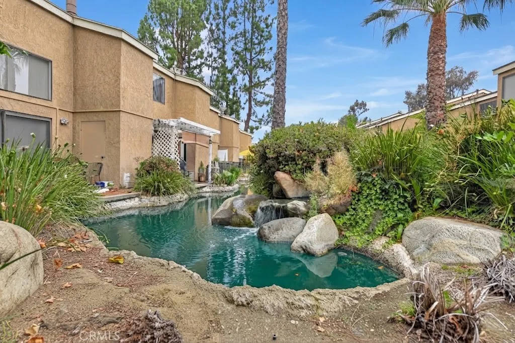 941 S Mountain