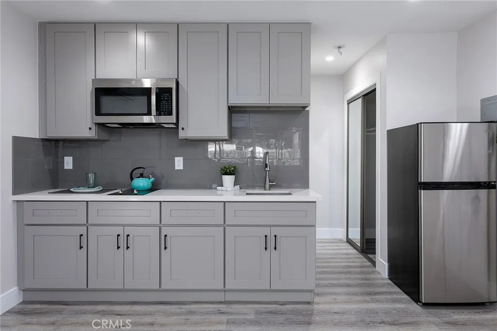 783 E Grand