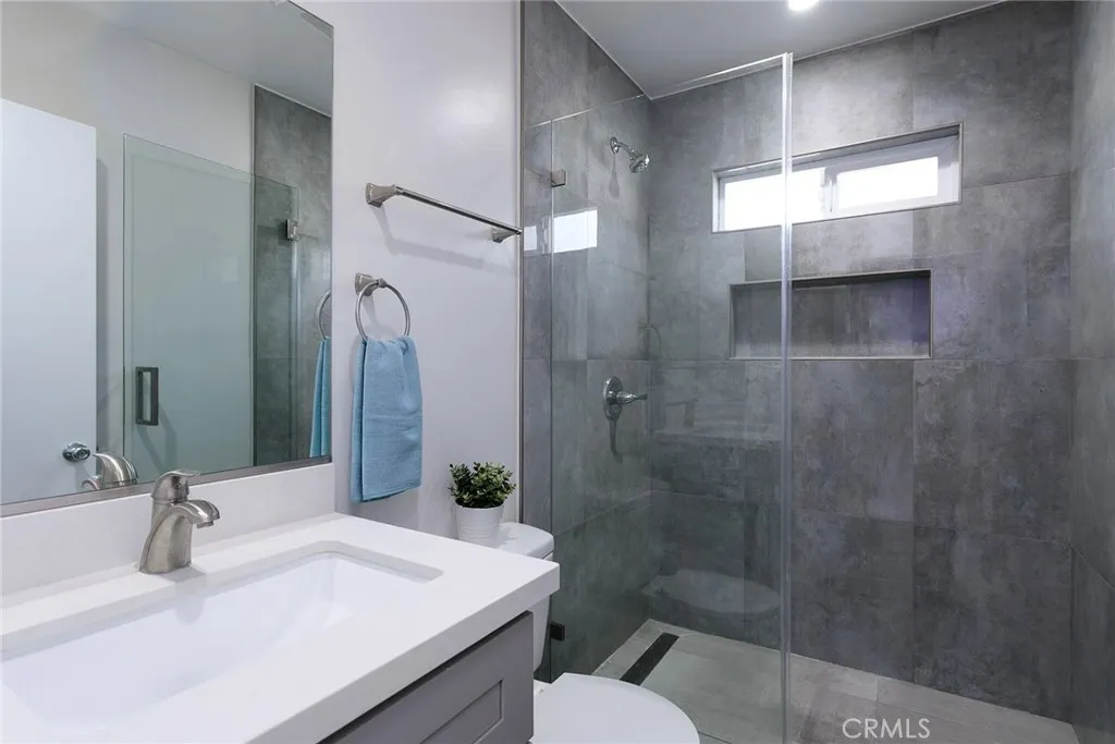 783 E Grand