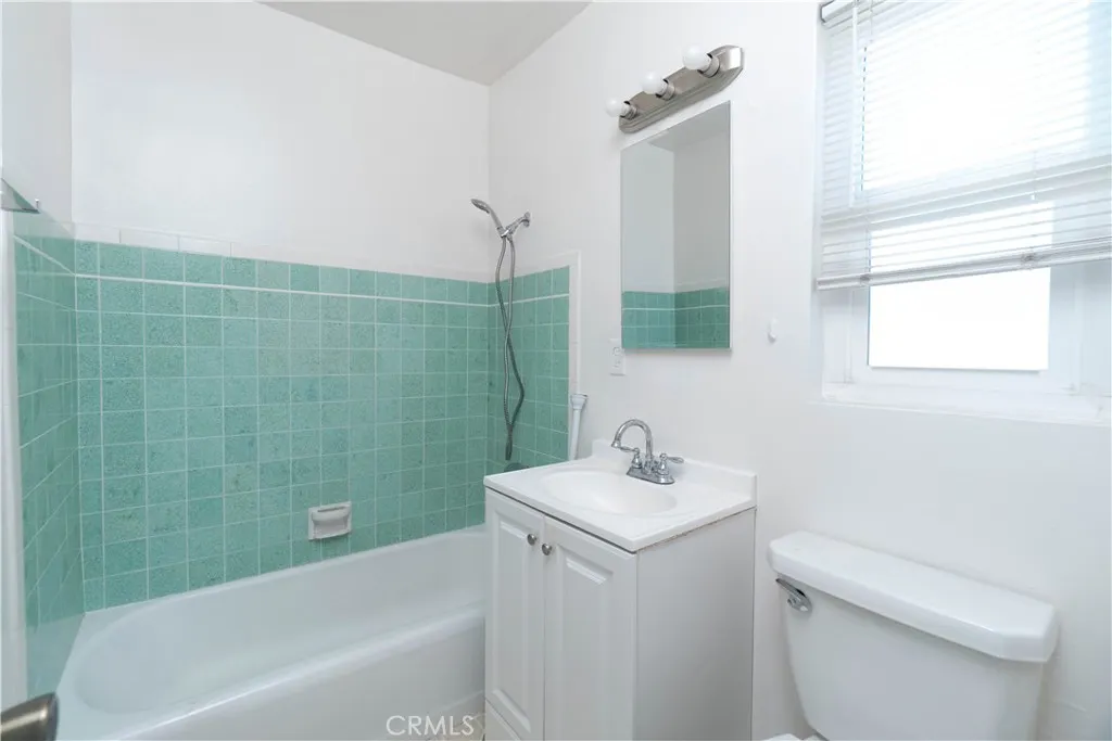 745 N Currier