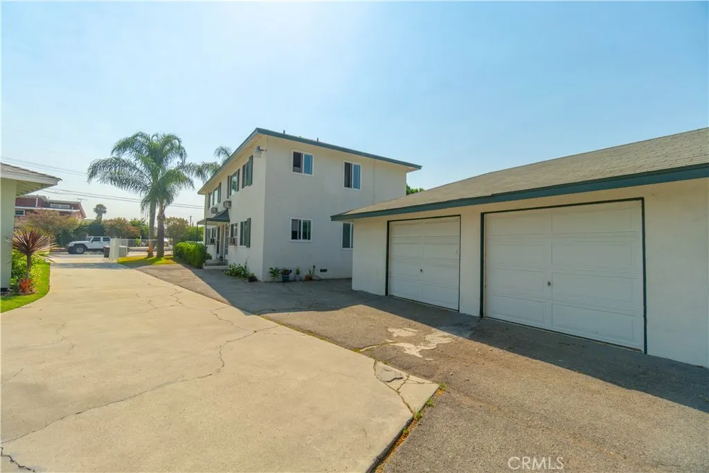 745 N Currier