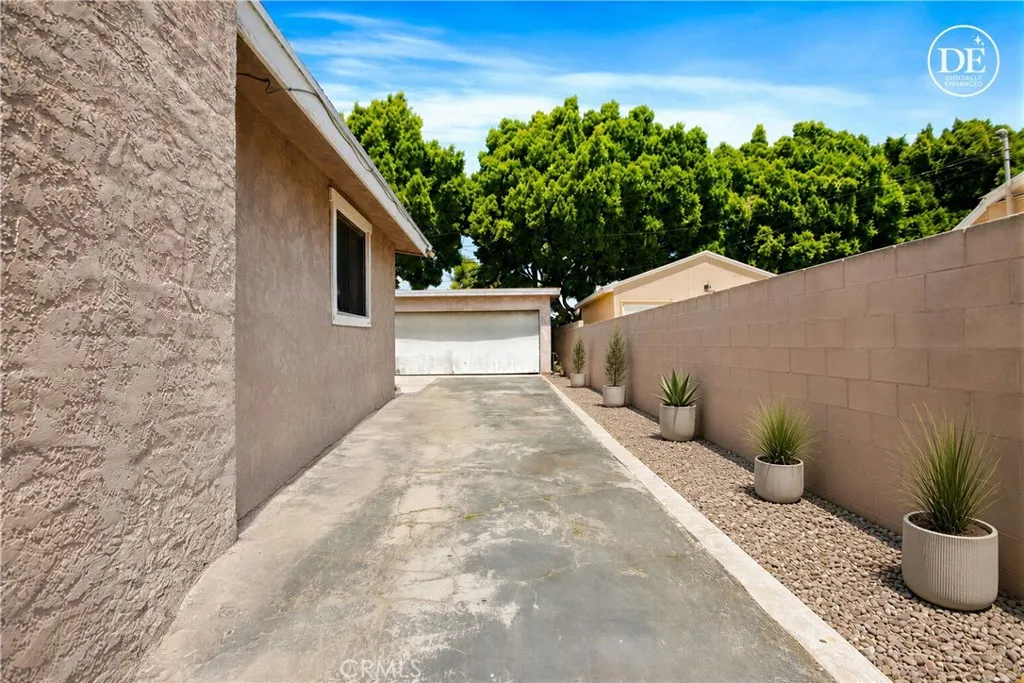 1911 W Palm